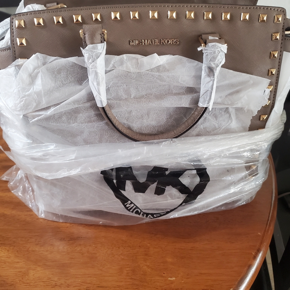 MK Selma luggage bag